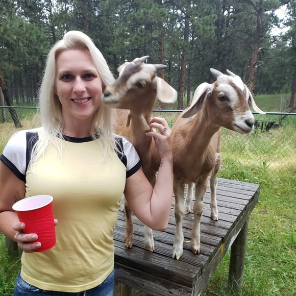 Meet your posher - Picture 3 of 4